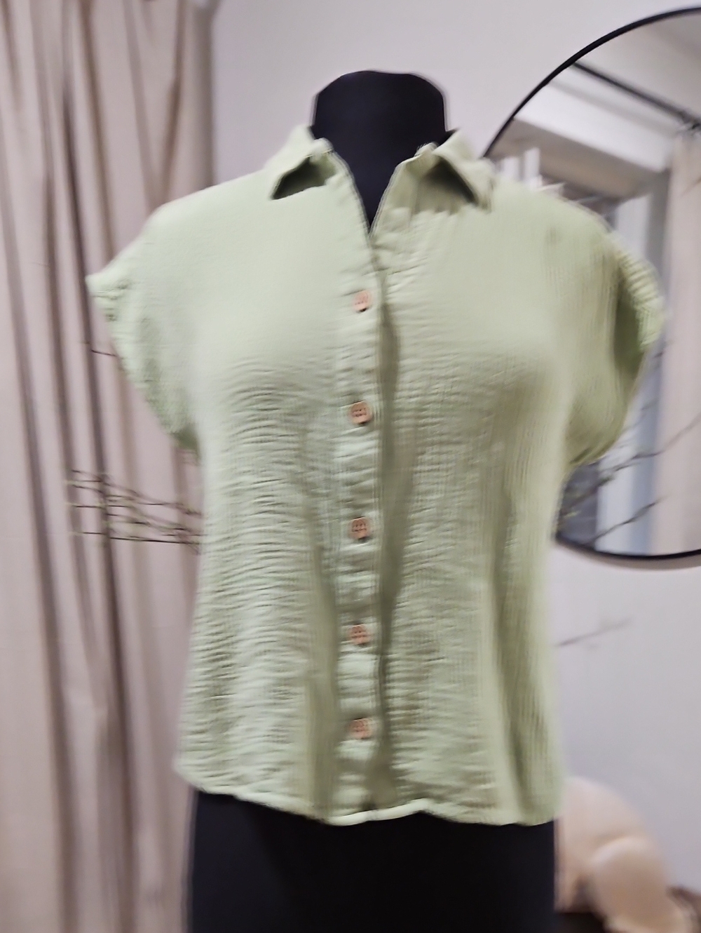 beachlunchlounge Light Green 100% Cotton Button-Front Textured Shirt. Size S